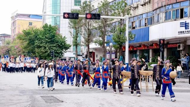 仫佬族最盛大的节日！广西罗城邀你这个周末来过依饭节咯~