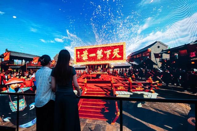 台儿庄古城复兴楼“登高祈福”，愿你拾级而上，步步皆好运！