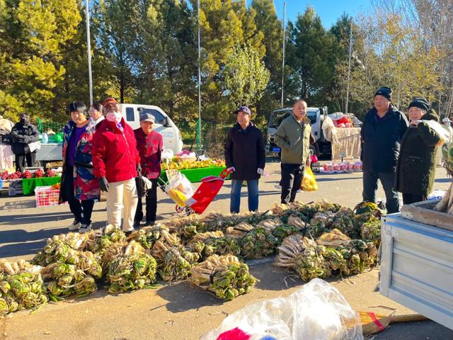 秋色满筐 早市上的色彩交响