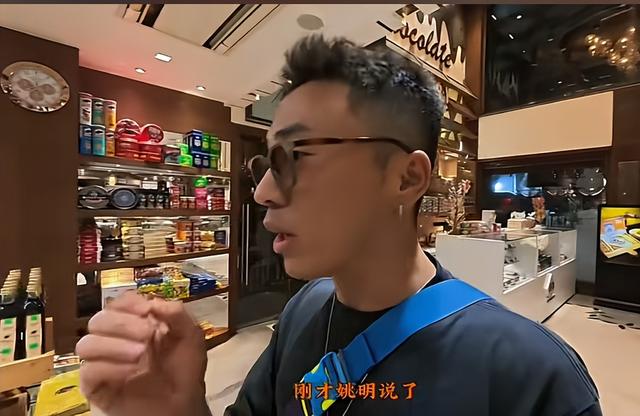 东北小伙闯印度，窜稀5天，参观火葬场发现骨灰撒恒河，恶心坏了
