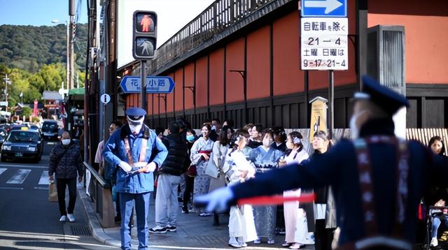 中日交涉开始，最大输家提前浮现	，不是64岁的高市早苗，中国游客取消行程，旅游业惨了？
