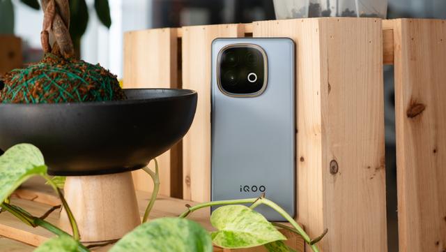 iQOO Z10 Turbo+ 体验：旗舰双芯+大大大电池