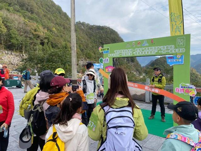 “迎文化旅游大会·赴天坑之约”徒步广西（百色乐业站）活动圆满收官