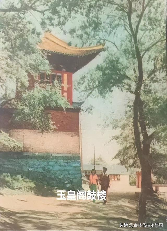 一组12枚明信片，记录了1960年时的吉林市城市风光