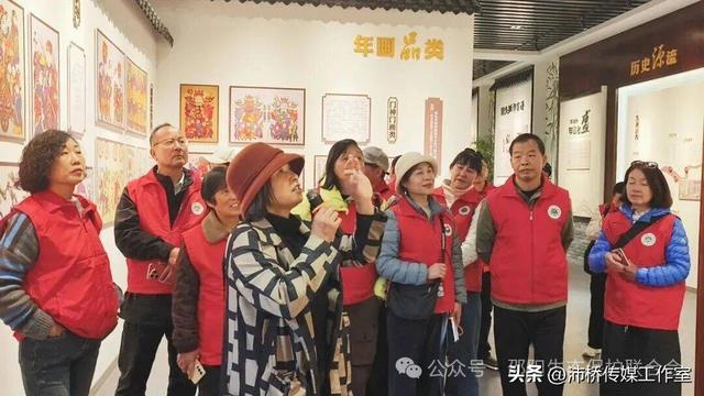 最美水杉林里志愿红