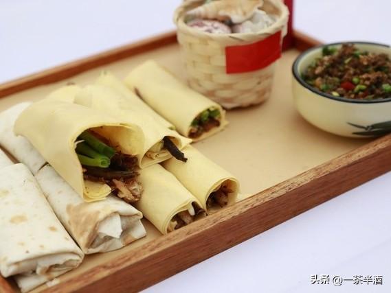 自驾营地：山东日照市沿海自驾露营地停车场，主要景点及特色美食