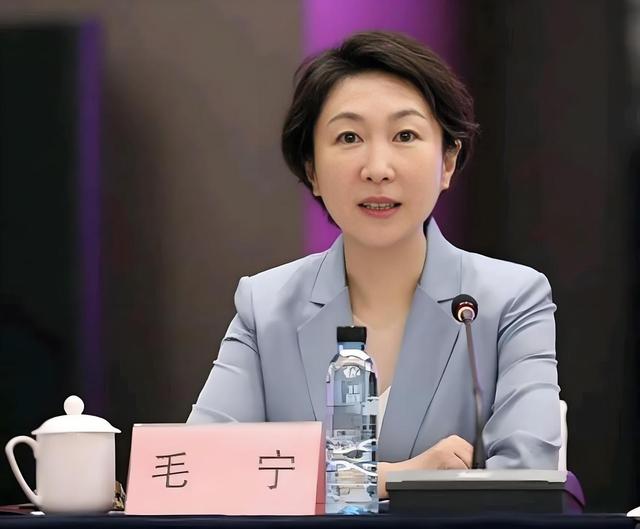 特朗普下令开战？大批航母编队已就位，部署400万民兵，中方表态