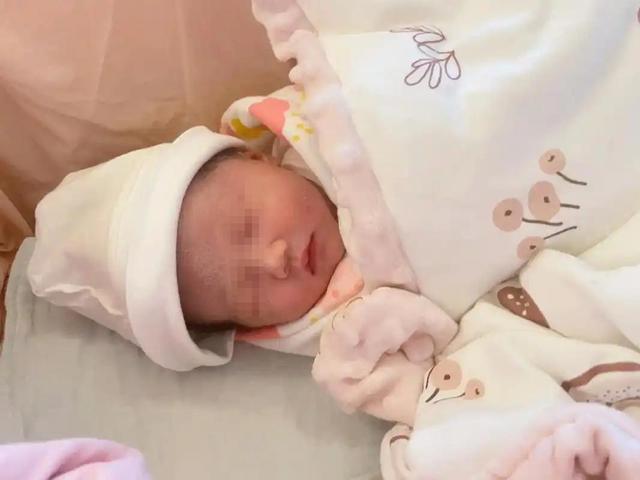 湖南一女子因长得太漂亮，55岁没上过一天班，颜值曝光后网友感慨