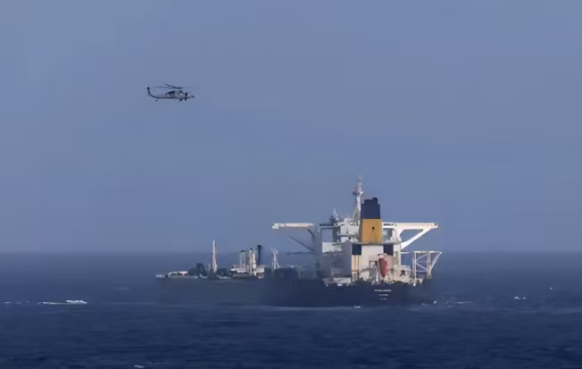 特朗普下令，连扣三艘油轮，不到48小时，中方甩国际法硬刚！