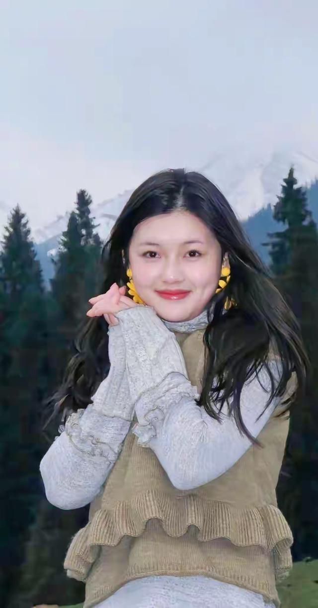 大S翻版惊现新疆！女大学生小悠神似本尊