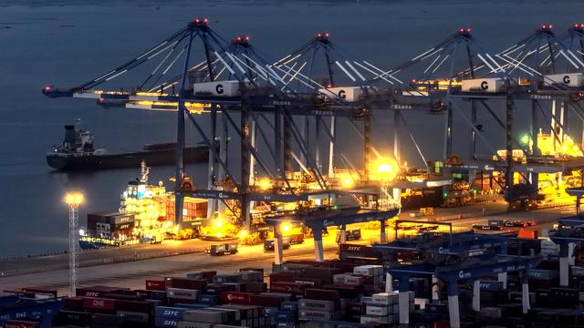 8大部门出拳，打破美元收割局，21招盘活大西部，人民币亮剑！