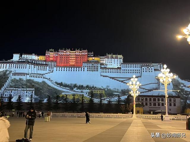 水均益泉州给女儿带娃，与前妻18年后再同框，主动搭话对方却不理