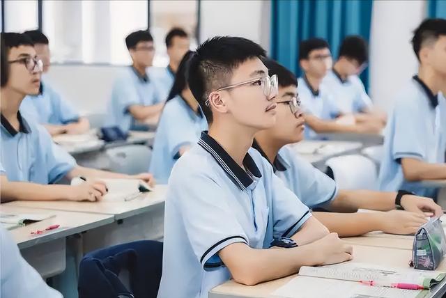 一人之力挑战学界！Meta华人总监用数学证明：AI的学习分这三步