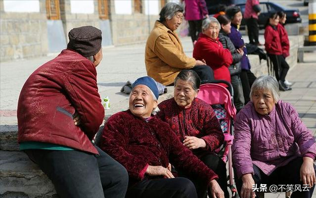 中国将迎来“死亡高峰期”：一代人集体老去，人口天平彻底倾斜