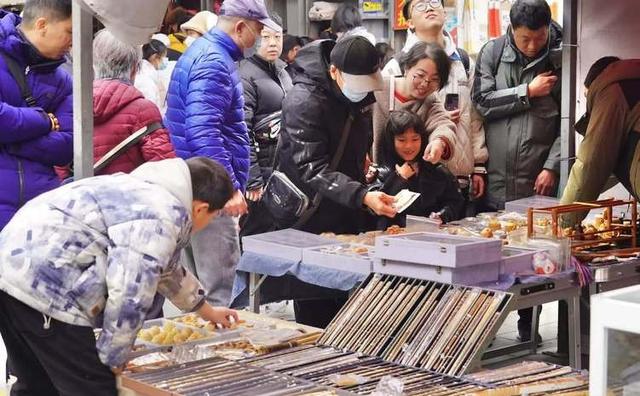 大量日本游客涌入北京，打着旅游幌子不去旅游不吃美食，为啥来？