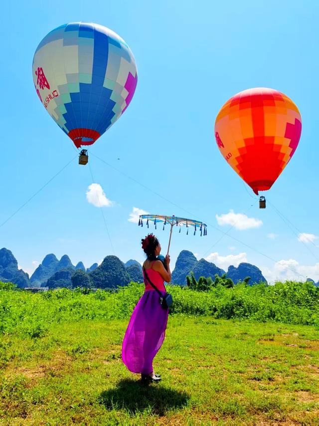 桂林：热闹非凡的遇龙河！