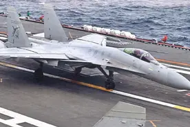 外媒感叹中国歼-15战机产量将破百架，年产40架，在全世界独一份图片