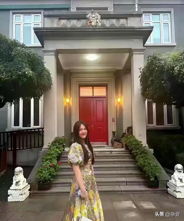 李湘晒北京小院，大得宛如景区，有钱人的生活太让人羡慕！