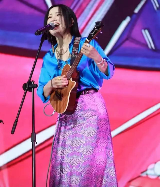 她5次上春晚,被恩师骗怀孕,自杀未遂不幸流产,57岁却依旧单身