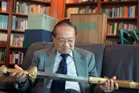 你读过金庸写的词吗？他这5首词和他的武侠小说堪称绝配图片