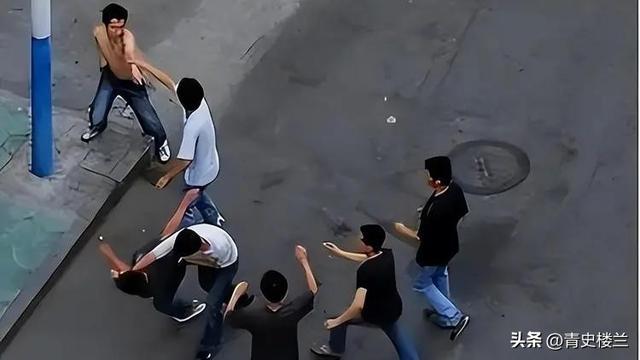 杀人凶手凭空消失，警方追凶20年后才知，他藏在“最安全的地方”