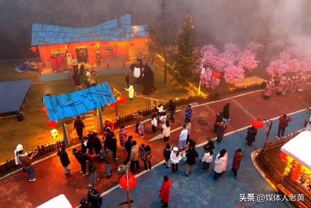 六盘水梅花山举行南国雪乡开园试营业人气爆棚
