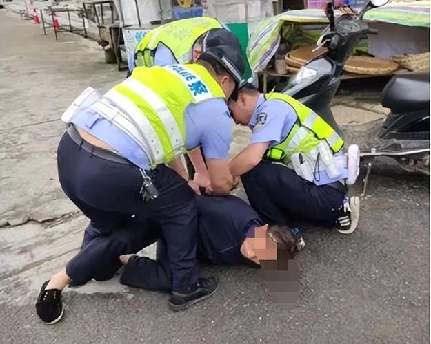 太惨！江西19岁女大学生景区被捅身亡，凶手身份曝光，事情不简单