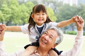 老人带娃，带到多大最合适？过来人：最好到孩子这个年龄段要退出图片
