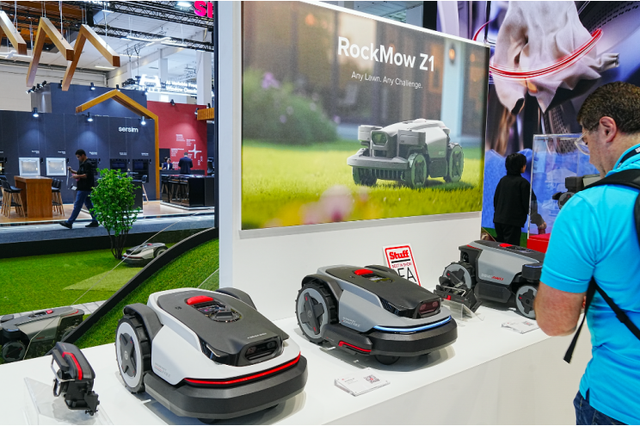 石头科技闪耀IFA2025 ，智能割草机系列新品首次惊艳亮相