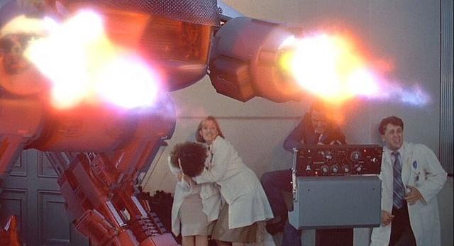 好莱坞的军火库：深度揭秘“机械战警”的武器选用与改装