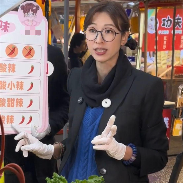 不装了，68岁港星定居内地月入20万，难怪那些“过气”港星都来了