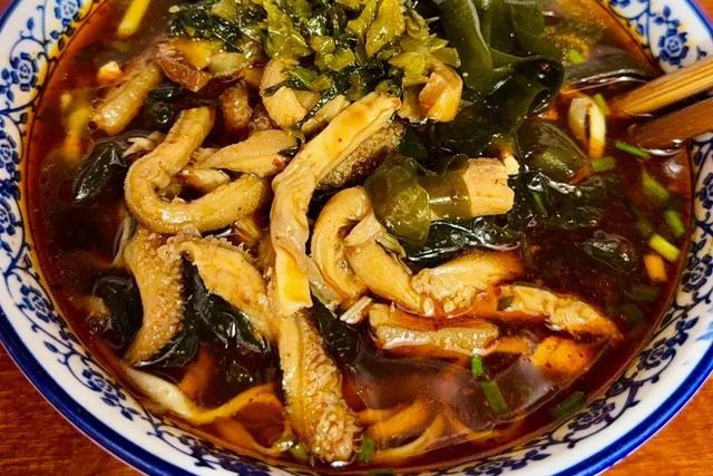 候车新玩法!机器人“墨茵”上岗,这里还有专属福利