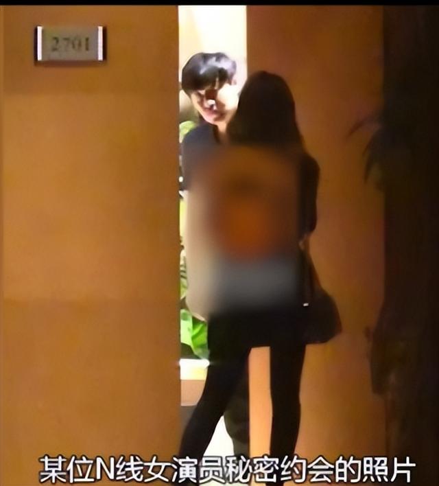 42岁佟丽娅没想到，自己辛苦养大的儿子，今却给前夫陈思诚争了光