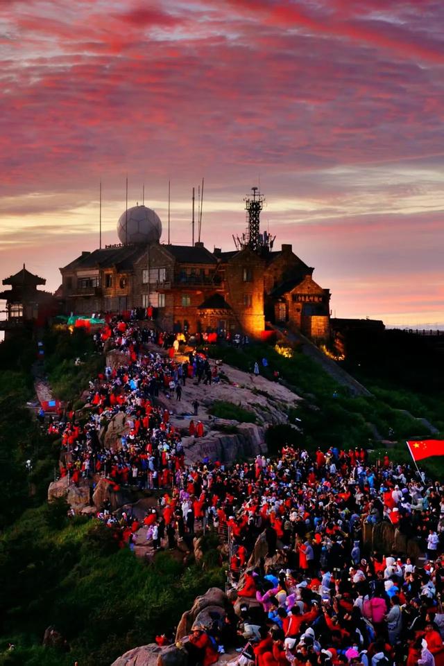 海誓山盟·情定泰山！面向全国招募，100对新人七夕当天免费登山！与TA一起在泰山许下永恒的誓言，快来报名！