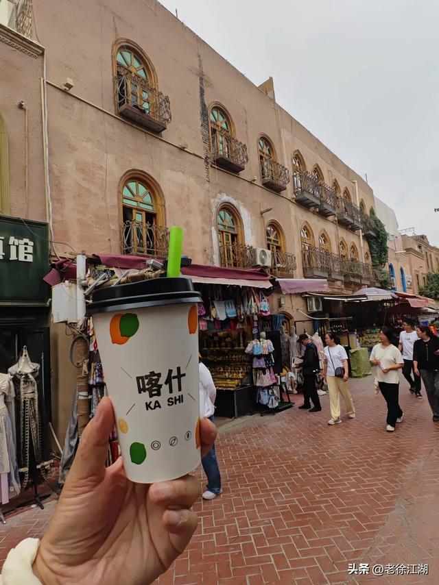 喀什古城，这座纵横交错彩色的街巷里，藏着西域古国的印迹