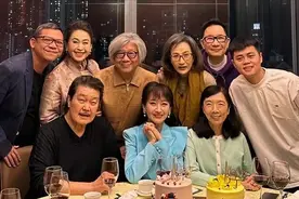 赵雅芝晒70岁生日照，终于肯坦然接受衰老了，没美颜皱纹这么真实图片