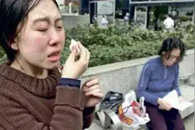 后悔！16年前为追刘德华逼父卖肾自杀，倾家荡产的杨丽娟现状如何图片