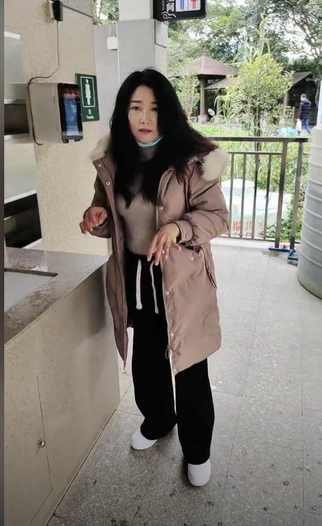 广东小伙爱上湖北大妈，他比大妈小13岁，两人恋爱后住在出租屋