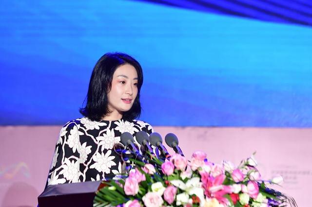 原来宗馥莉早就留好后手，官方的两个字暗藏深意，长江后浪推前浪