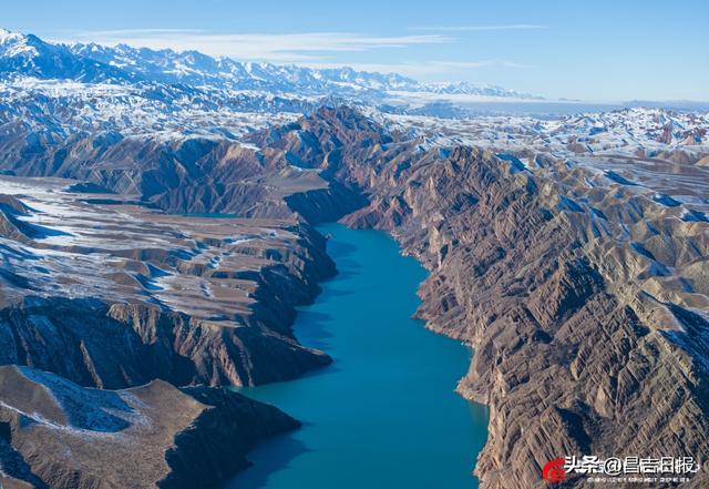 雪落肯斯瓦特！玛纳斯这片“水墨秘境”美到窒息