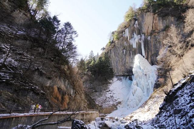 陇南，在冰瀑与雪野之间。
