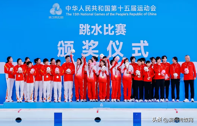 全红婵开启首次个人直播，收入4.3万元	，全部捐赠给乡村儿童；直播持续约1小时，与队友	、网友聊天