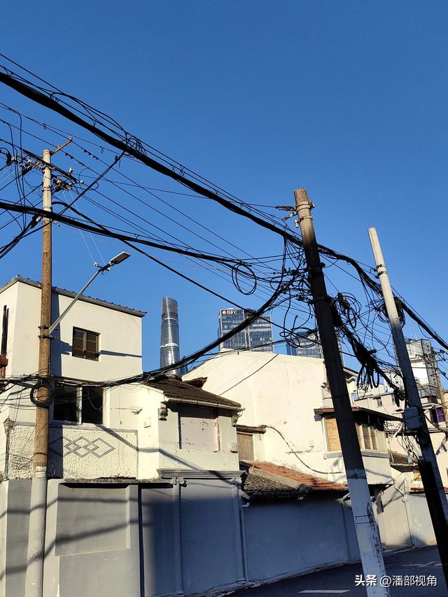 冬日暖阳里的上海街景