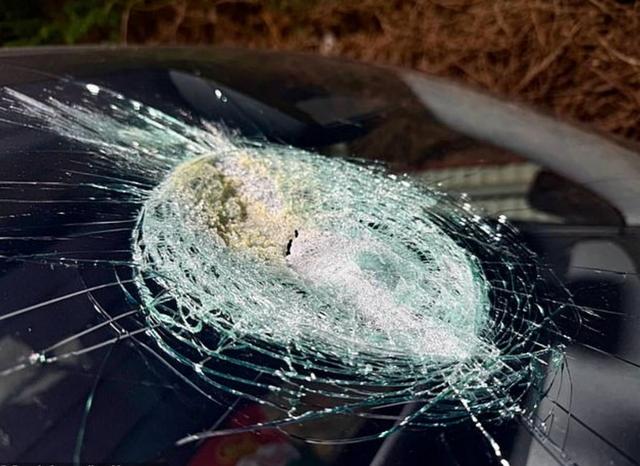 新特斯拉刚提就遭殃！澳司机遇疑似陨石撞击，或成全球首例