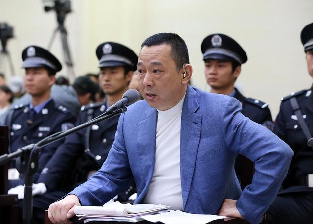他身家400亿，染指12位女星，一餐百万，被捕时：没人敢治我的罪