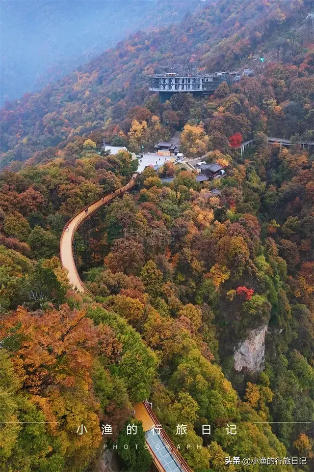 红叶、玻璃湖、悬空栈道！陕西秦岭绝美赏秋地，又到一年最美时
