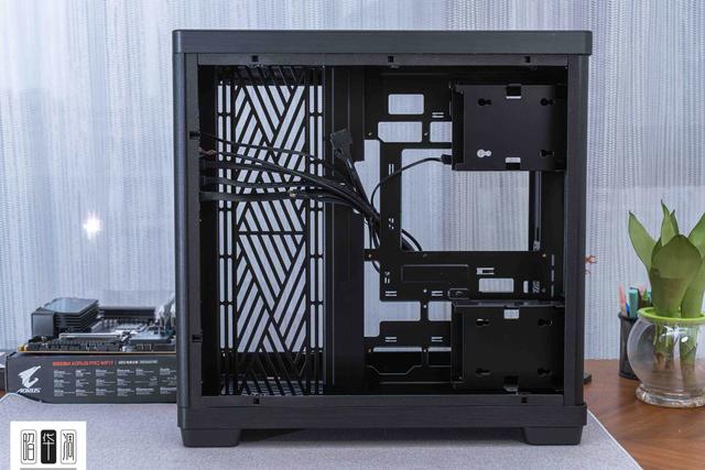 曲面玻璃的通透美学：乔思伯 TK-4 装机实录