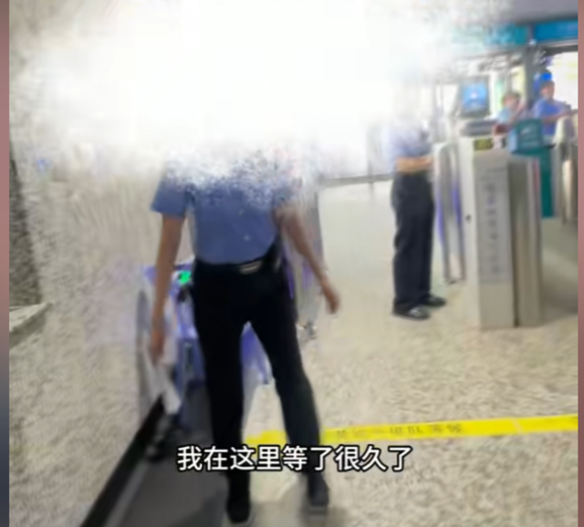 四娃妈拒绝补票后续：咬死不认错，央视一锤定音，列车员太无辜