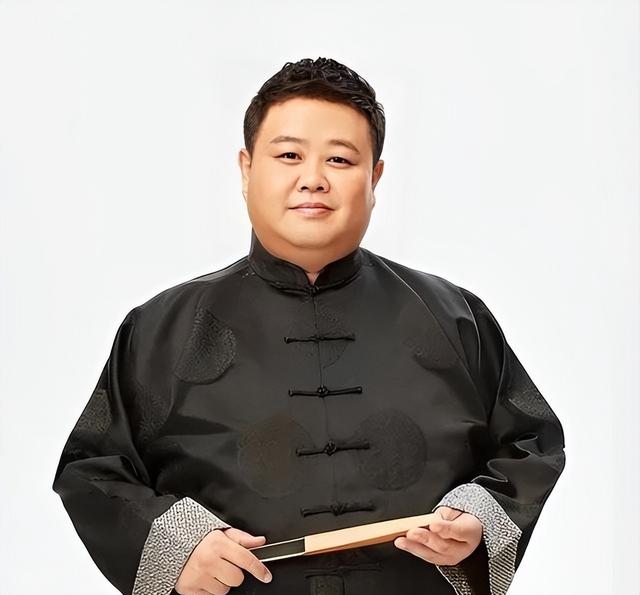 德云社隐形富豪，郭德纲50亿资产不算啥，孙越一把扇子暴露财力！