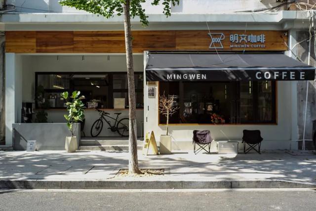 不走寻常路的国际化县城，关心一日三餐，更关心咖啡和汇率